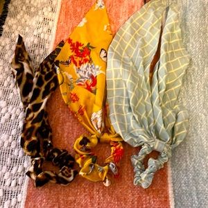 💋3/15 scrunches bundle.